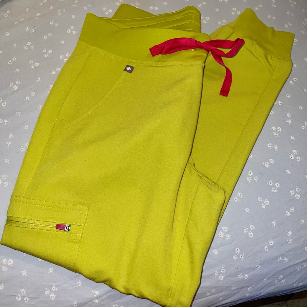 Figs Limeade Zamora joggers small petite